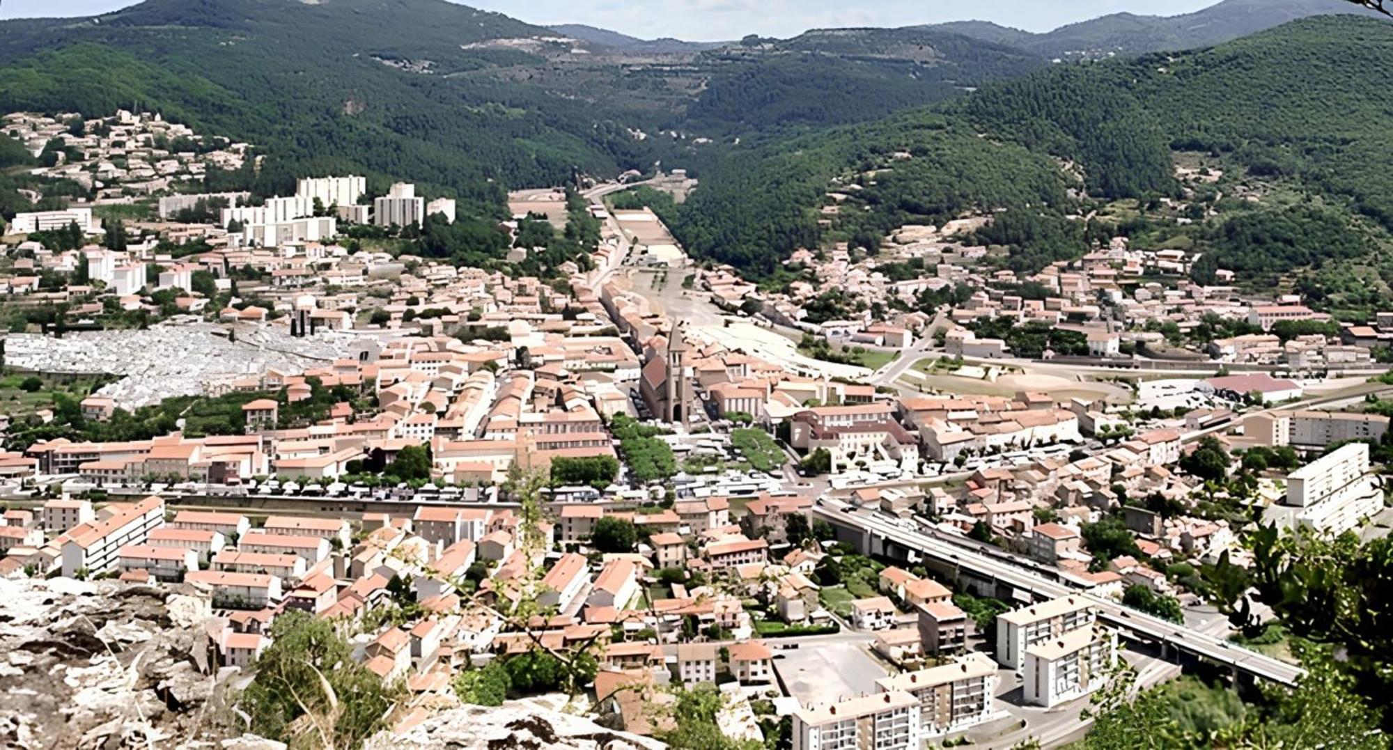 La Grand'Combe Maison Conviviale Pres Des Cevennes Avec Terrasse מראה חיצוני תמונה